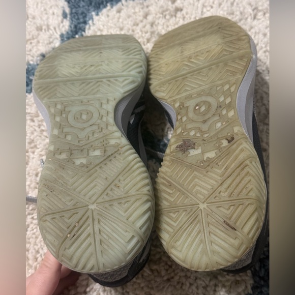 Nike Black and White Patterned Mens Basketball Shoes - Picture 5 of 6